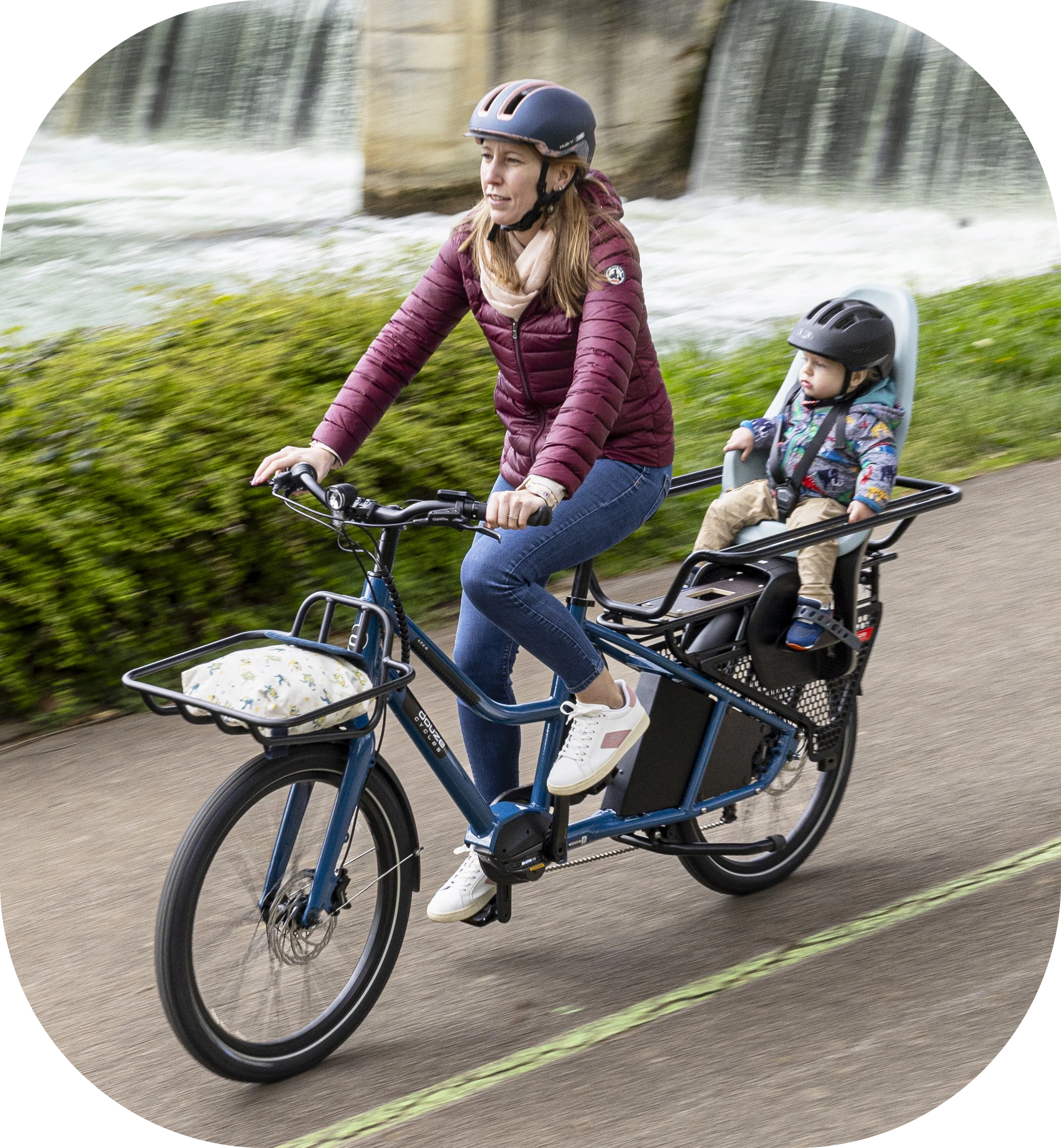 Douze LT in blau mit Kindersitz Douze LT in blau mit Kindersitz