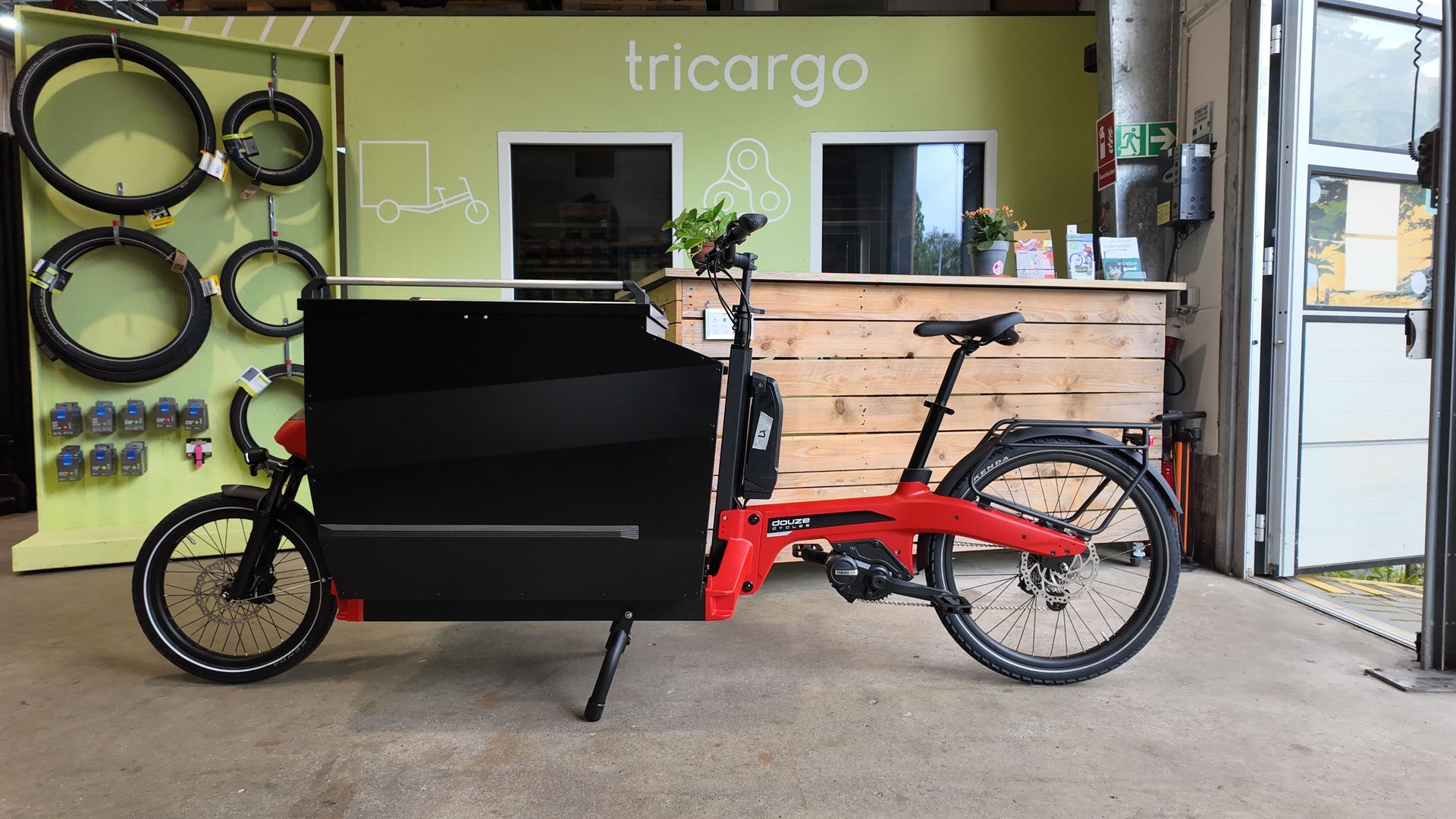 Douze Heta mit Alu Box Pro in rot