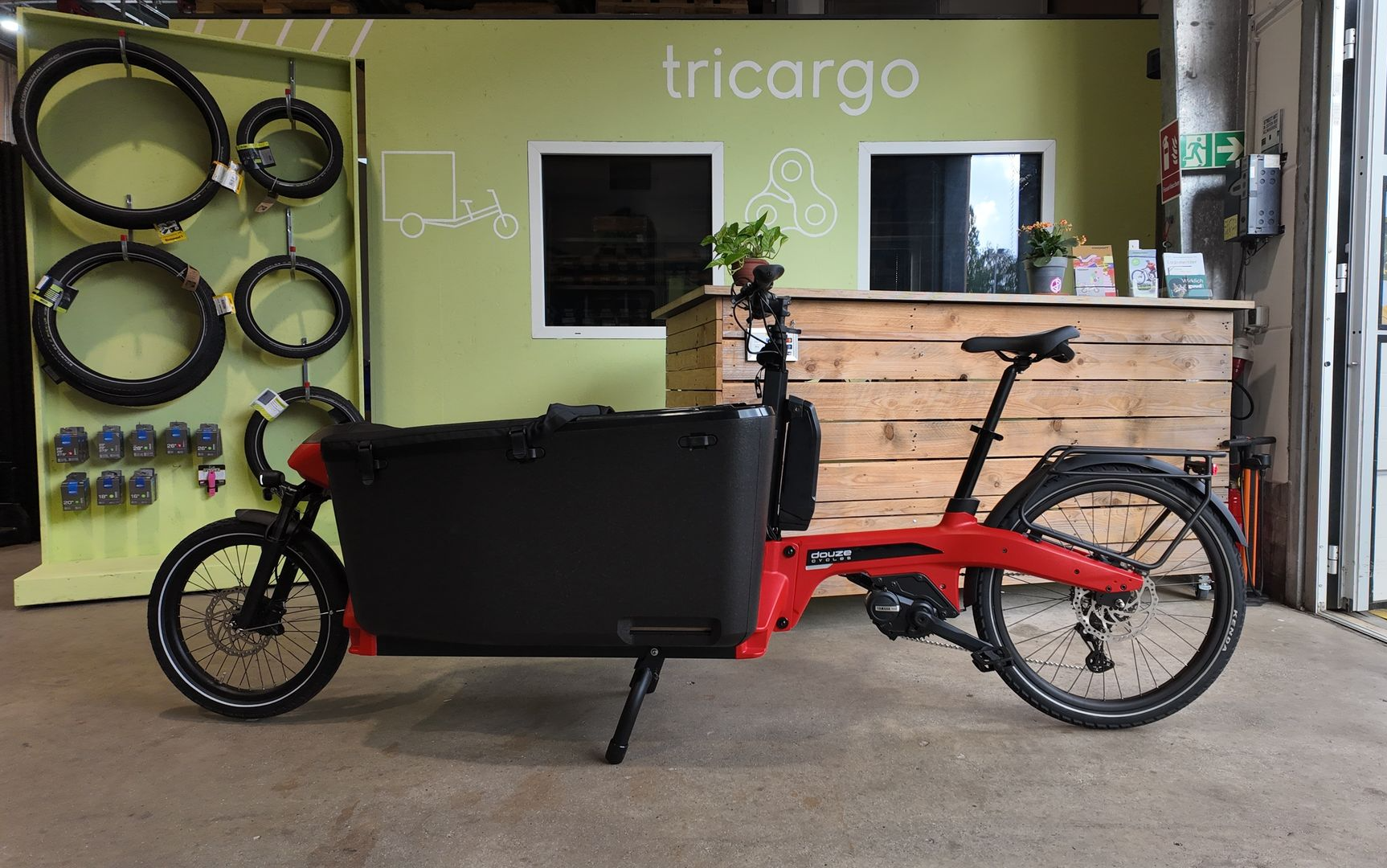 Douze Heta mit Wide Box in rot