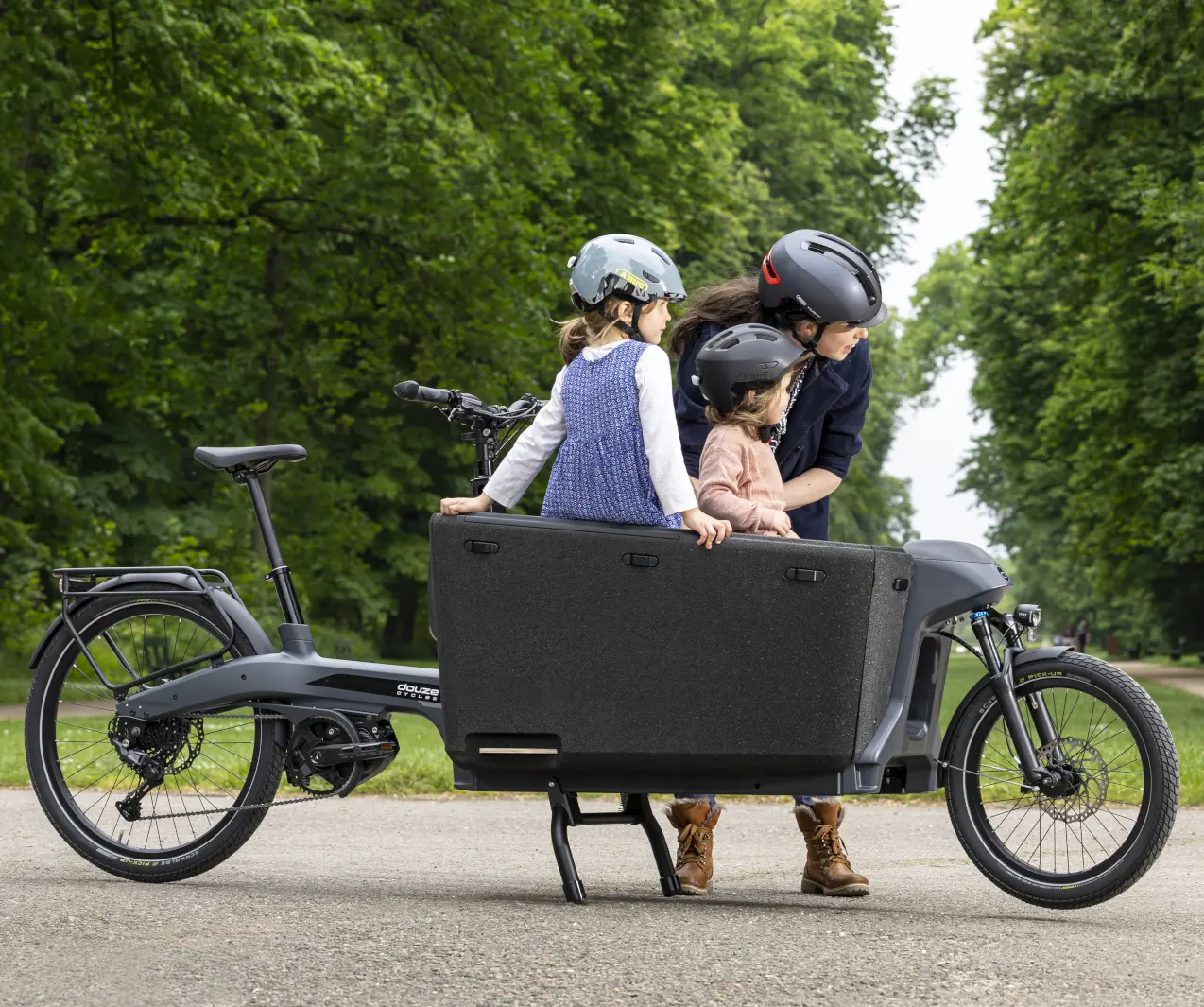 Douze Heta in anthrazit mit Soft Box und 2 Kindern drin