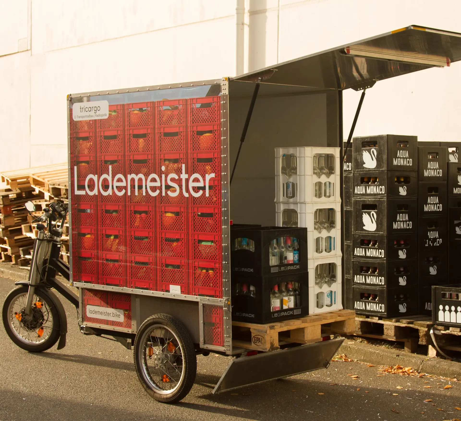 Transportfahrrad Lademeister beladen mit Getränkekisten für dein Event