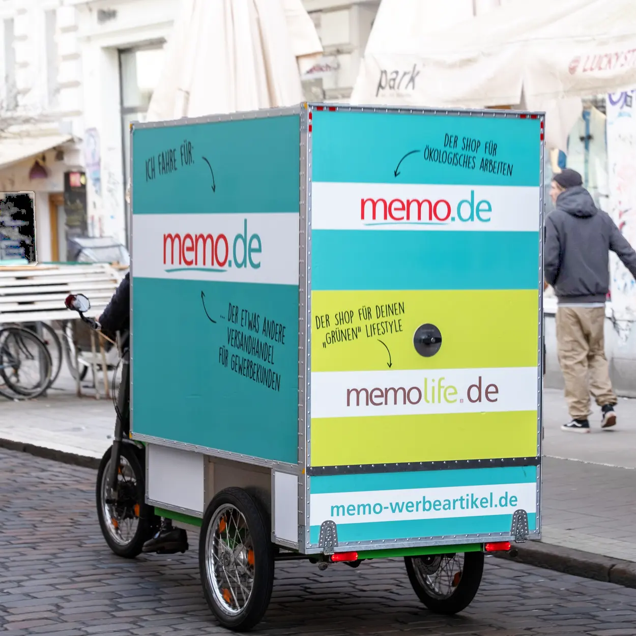 tricargo Rad mit Folierung als Werbung in der Schanze